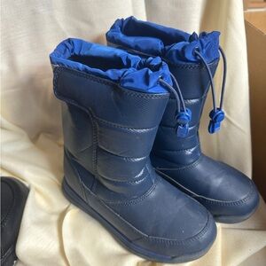 Boys size 1 snow boots